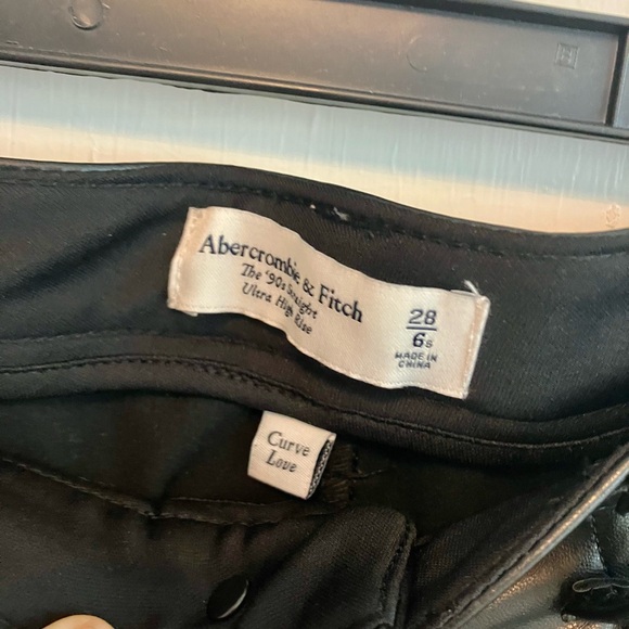 ABERCROMBIE & FITCH The 90s Straight Ultra High Rise Curve Love Faux Leather - Picture 5 of 6